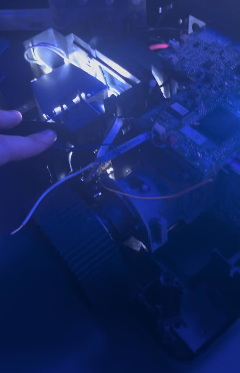 Mercury vapour lamp test operating under blue light with an overridden color wheel