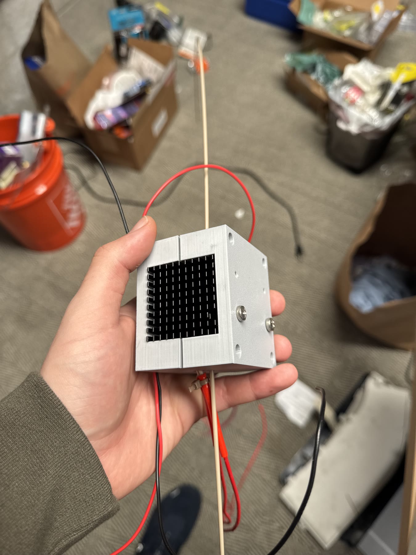 Hand-held compact mechanical and thermal prototype with a heat sink